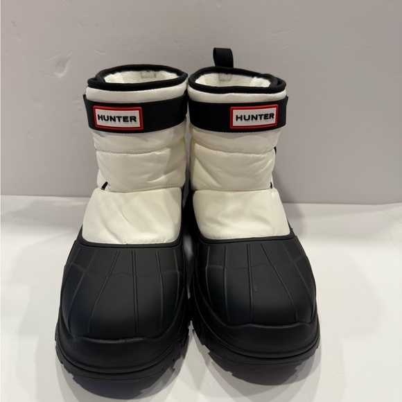 Hunter Womens Short Buckle Snow White Black Boots Size 11 NWT - Picture 1 of 10